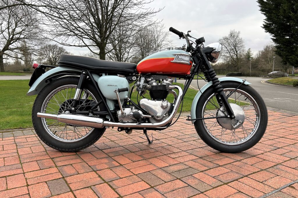 1959 Triumph Bonneville T120 - HandH