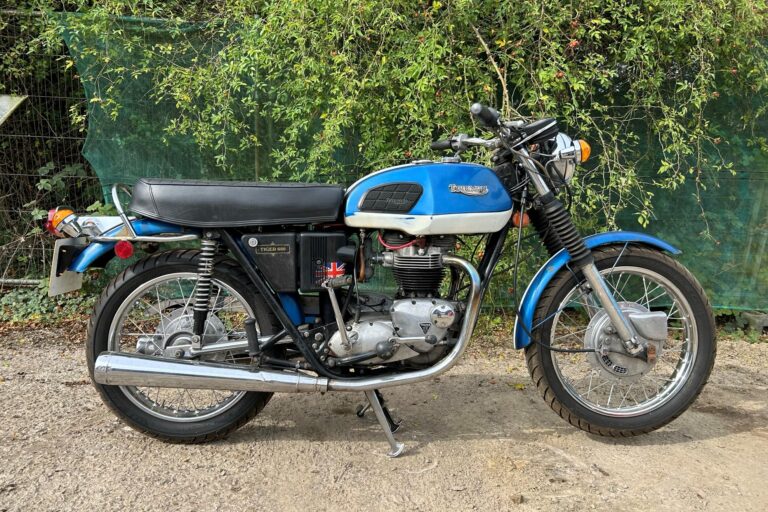 Tigers6 1973 Triumph TR6R Tiger 650 - HandH