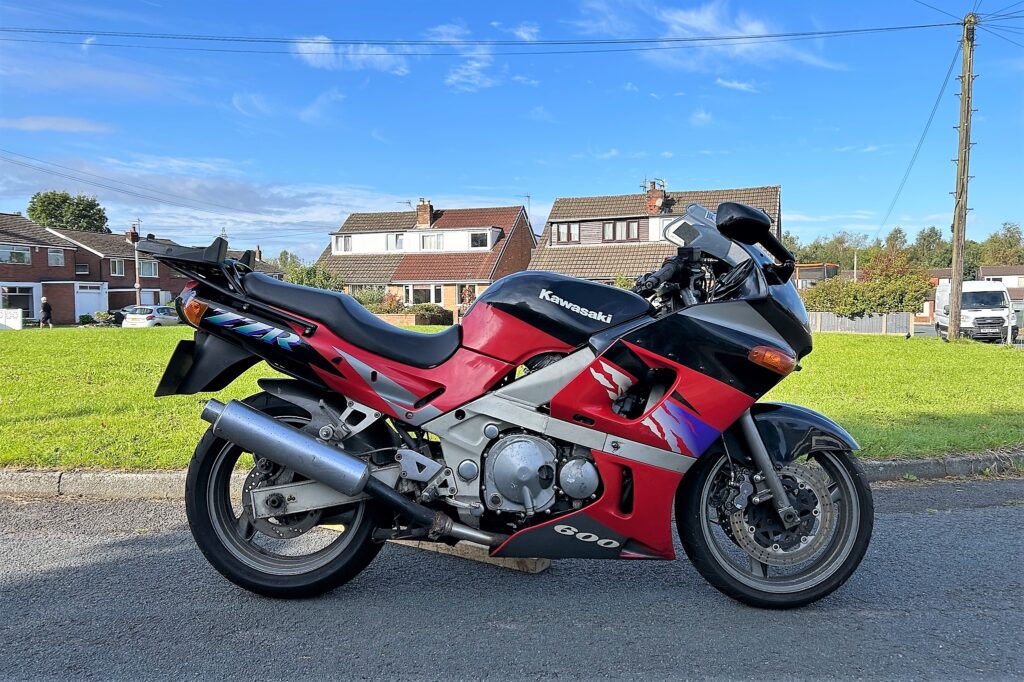 1994 Kawasaki ZZR600 - HandH