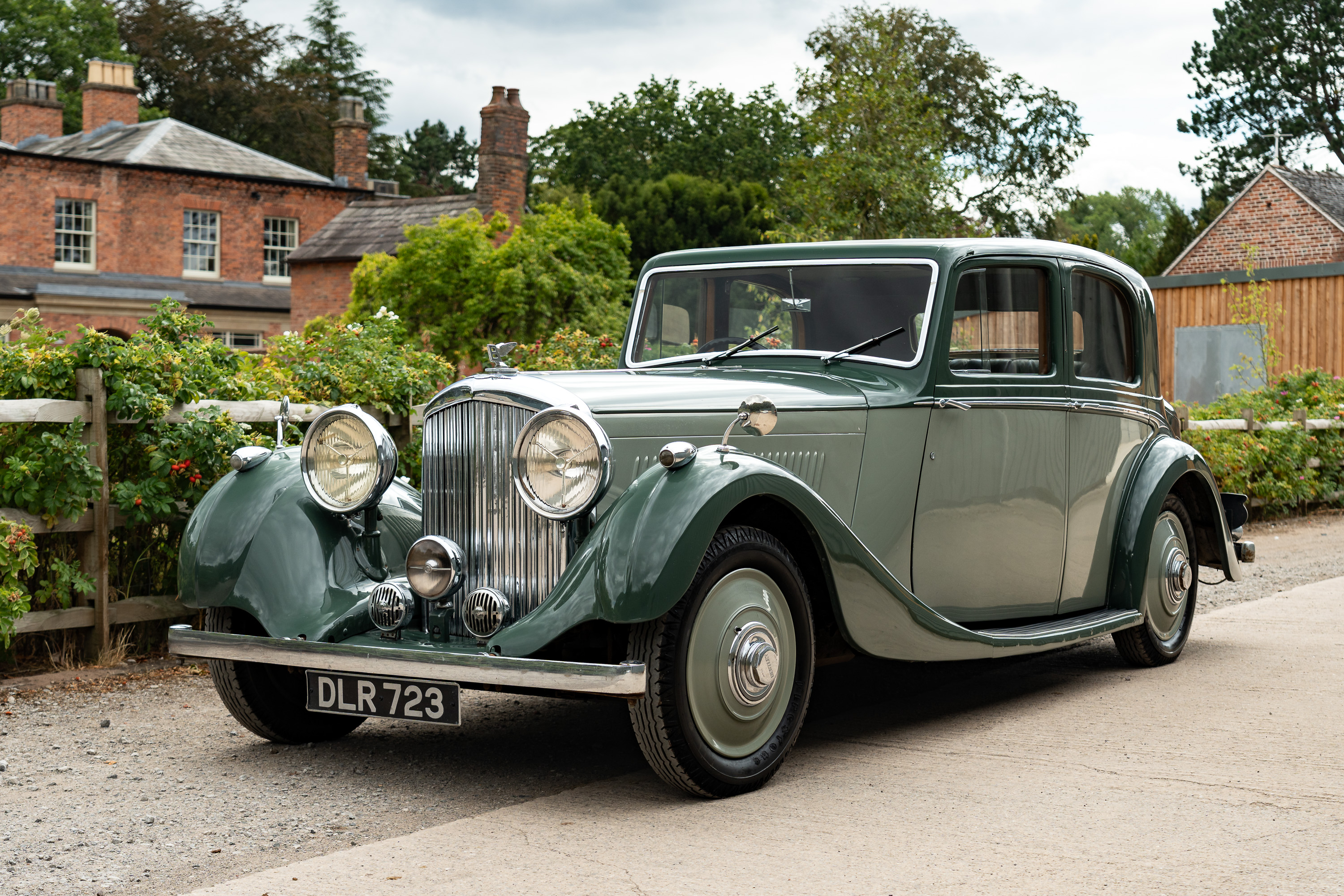 1937 Bentley 4¼ Litre Sports Saloon by H. J. Mulliner - HandH